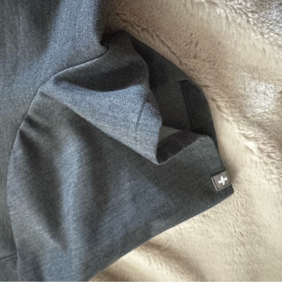 FIGS Scrub Top Graphite Grey - Picture 3 of 3